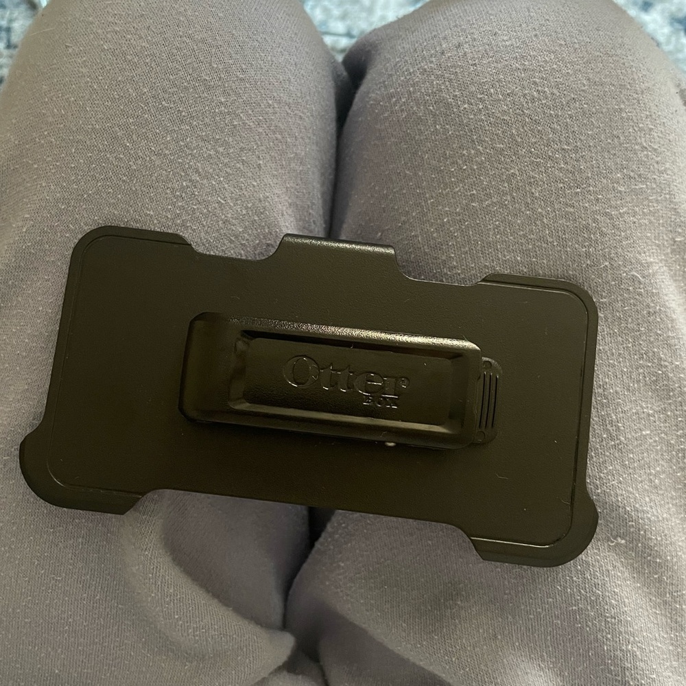 OtterBox Defender iPhone SE (2nd and 3rd gen) Belt Clip